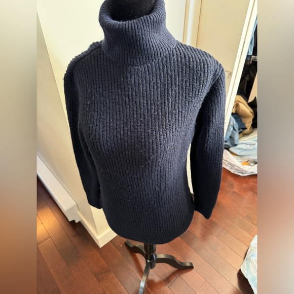 🟢EUC H&M NAVY knit sweater. Could use some fuzz removal.🟢 - Picture 5 of 6